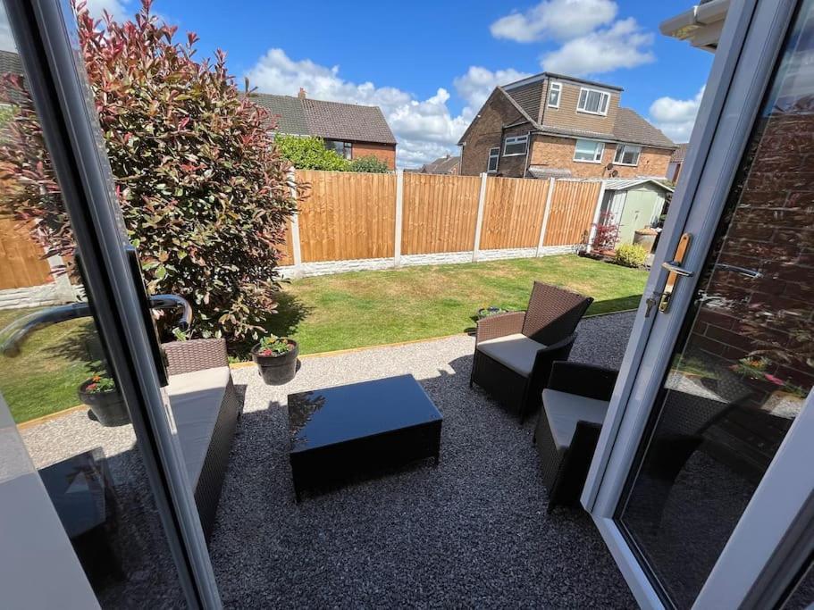 Idyllic Bungalow, Ideal Location In West Lancashire Burscough Exterior photo