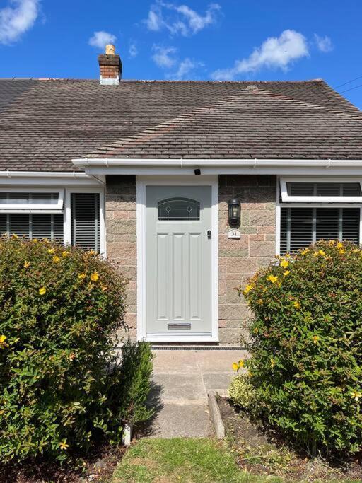 Idyllic Bungalow, Ideal Location In West Lancashire Burscough Exterior photo
